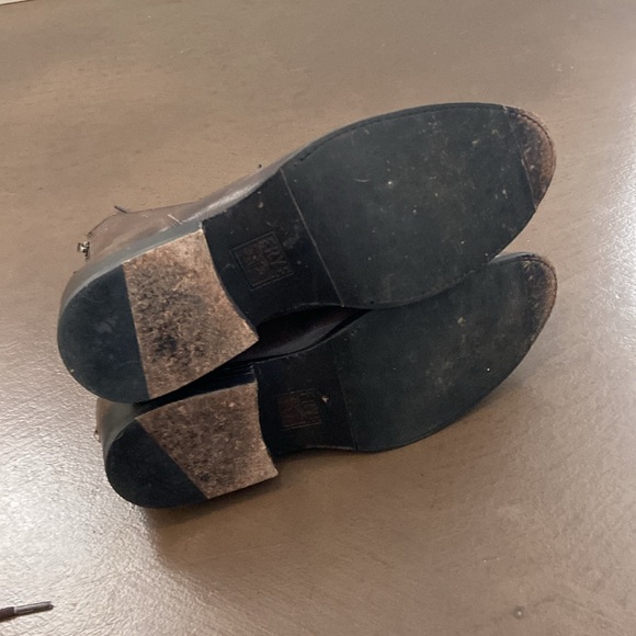 FRYE lace up boot with easy on and off zippers in the back. Hardly worn. - Picture 4 of 9